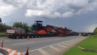 Carreta de 89 metros e 491 toneladas transporta carga especial e cruza rodovias de MG