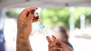 Brasil acende alerta máximo contra sarampo após avanço nas Américas em 2025 e 2026