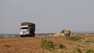Caminhoneiros se reúnem para decidir sobre greve nacional após novas medidas do governo