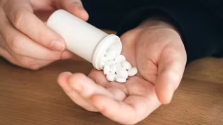 Uso recreativo de drogas ilícitas pode mais do que dobrar risco de AVC, aponta estudo