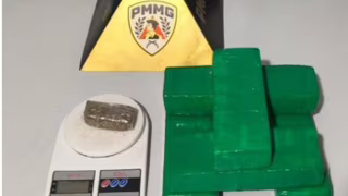 PM apreende barras de maconha e balança em imóvel desocupado em Ipatinga