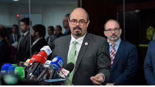 Mateus Simões diz não poder cortar ICMS do diesel e chama Lula de ‘mentiroso’