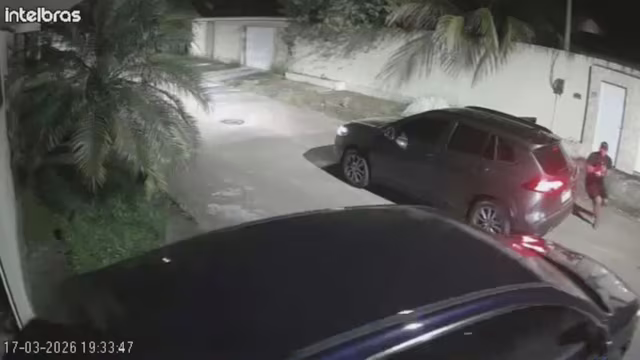 Empresário é sequestrado ao sair de casa em Duque de Caxias; câmeras registram abordagem