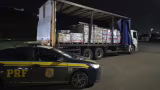 PRF apreende caminhão com mais de 10 mil garrafas de bebidas sem nota na BR-381, em Betim