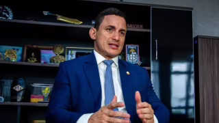 Delegado-geral de Alagoas, Gustavo Xavier, é citado em investigação da PF sobre fraude em concursos