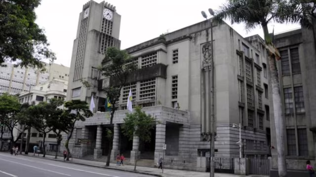 Prefeitura de BH homologa registro de preços para até 40 iPhones 17 Pro Max de R$ 12,5 mil