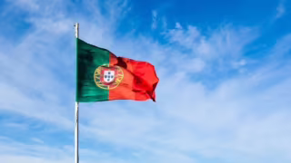 Portugal aprova proposta de lei para acelerar deportação de imigrantes ilegais, mas texto ainda tramita no Parlamento