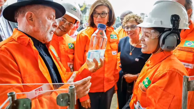Lula defende reserva estratégica de combustíveis para segurar preços e evitar falta