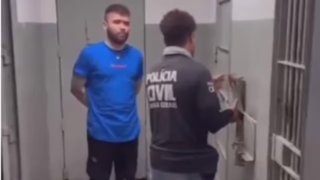 Humorista Tiago Santineli é levado para delegacia após show em BH