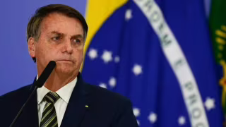 Bolsonaro tem melhora clínica e pode deixar UTI em 24 horas, diz boletim