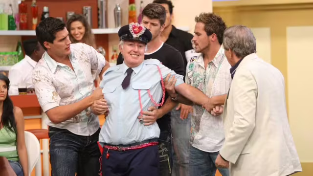 Morre Roberto Marquis, intérprete do Guarda Juju em "A Praça É Nossa", aos 83 anos