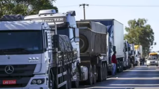 Caminhoneiros cobram piso do frete e voltam a ameaçar greve nacional com alta do diesel