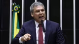 Lindbergh critica Moraes por prisão domiciliar a Bolsonaro e fala em “justiça de classe”