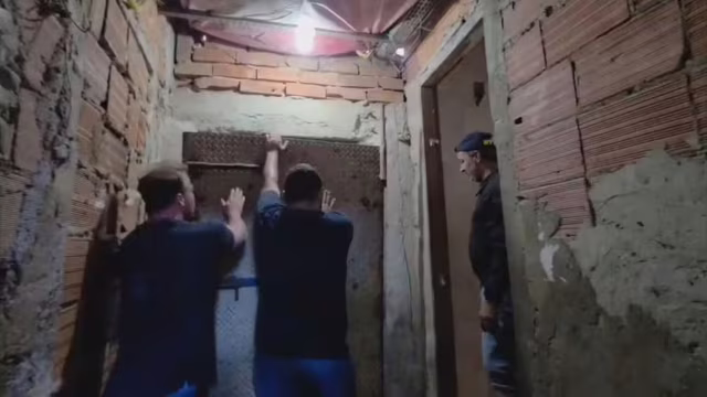 Polícia prende três por tráfico em imóvel apontado como boca de fumo 24 horas na Rua General Caldwell