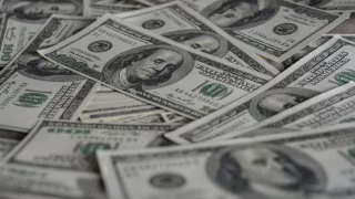 Dólar abre atento ao IPCA-15 e tensão entre EUA e Irã; petróleo oscila e mercados ficam voláteis