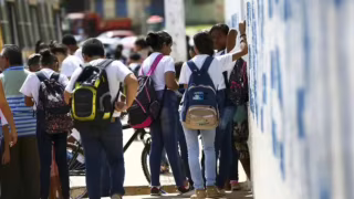 PeNSE: meninas lideram relatos de bullying, assédio sexual e tristeza na adolescência