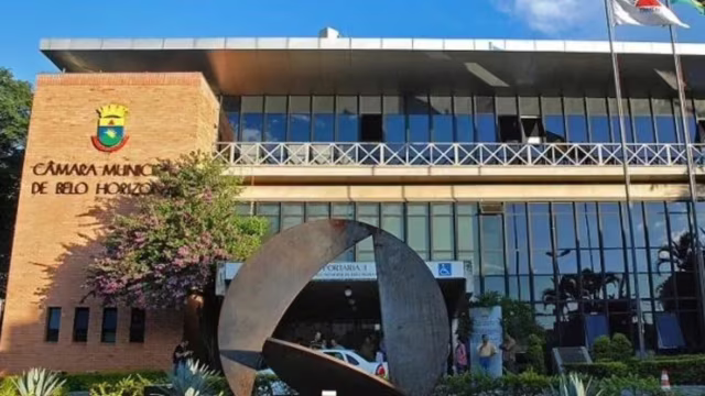 Prefeito sanciona reajuste de 10% para servidores da Câmara de BH