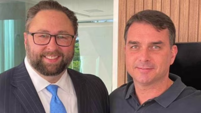 Conselheiro de Trump declara apoio a Flávio Bolsonaro na CPAC EUA 2026