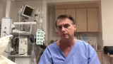 Bolsonaro recebe alta após 14 dias internado por pneumonia e deve voltar para cirurgia no ombro