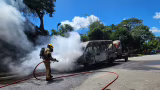 Van pega fogo em rua do bairro Ideal e mobiliza bombeiros em Ipatinga