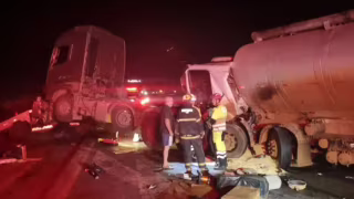 Grávida de seis meses morre em acidente com quatro veículos de carga na BR-365, em Patrocínio