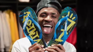 Vini Jr. lança coleção de chinelos com a Havaianas mirando a Copa do Mundo de 2026
