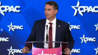 Flávio Bolsonaro pede a EUA que “monitorem” liberdade de expressão no Brasil e pressionem por “eleições justas”