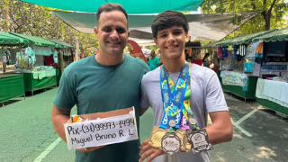 Pai e filho vendem paçocas no Parque Ipanema para levar atleta de 13 anos a campeonato europeu de jiu-jitsu