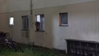 Mulher se joga do 3º andar com filha no colo após agressão em Suzano