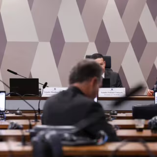 CPI do Crime Organizado aprova convocação de Ibaneis Rocha e Cláudio Castro e avança em quebras de sigilo