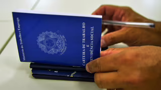 Brasil abre 255,3 mil vagas formais em fevereiro, mas saldo cai 42% na comparação anual