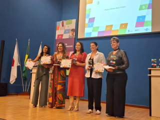 Professora de Ipatinga vence etapa mineira do Prêmio Educador Transformador com projeto para alunos com TDAH