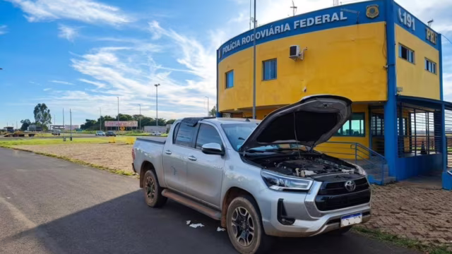 PRF apreende Toyota Hilux com suspeita de adulteração na BR-050, em MG