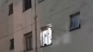 Mulher pula de janela do 3º andar com filha no colo para fugir de agressões do companheiro