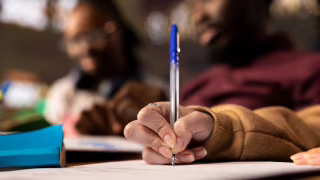 UFT abre concurso com 16 vagas para professor com salários de até R$ 5,2 mil