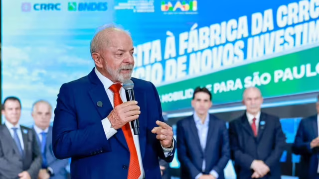 Lula diz que pode “colocar alguém na cadeia” para coibir abusos no preço dos combustíveis