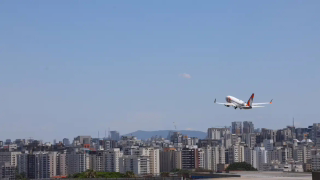 Petrobras parcela reajuste de 54,8% do querosene de aviação para distribuidoras