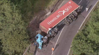 BR-101 Sul é interditada no sentido capital após dois acidentes em Santa Cruz