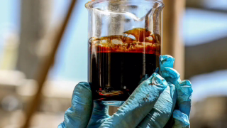 Petróleo dispara após fala de Trump sobre ampliação de ataques no Irã