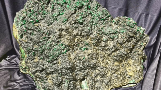 Esmeralda de 142 kg encontrada na Bahia vai a leilão por R$ 79,8 milhões