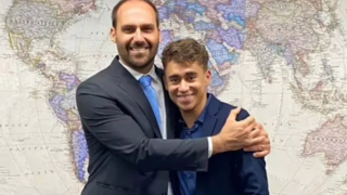 Eduardo Bolsonaro critica Nikolas Ferreira e acusa deputado de isolar Flávio na disputa presidencial
