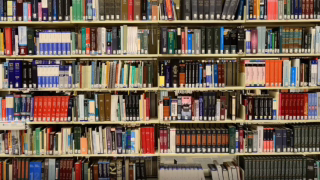 MEC lança app MEC Livros com quase 8 mil obras gratuitas e IA para tirar dúvidas