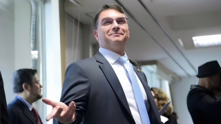 Flávio Bolsonaro diz preferir mulher como vice e cita Tereza Cristina e Zema em conversas