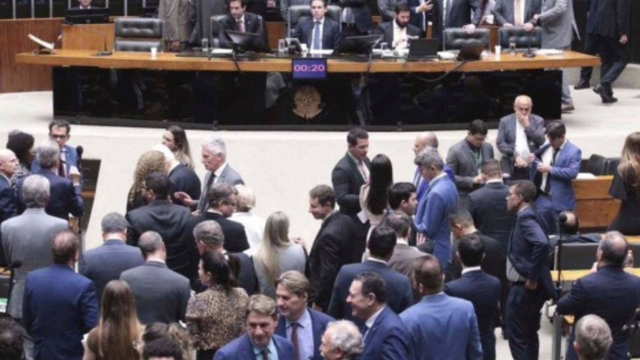 Janela partidária fortalece centro-direita na Câmara e redesenha tamanho das bancadas