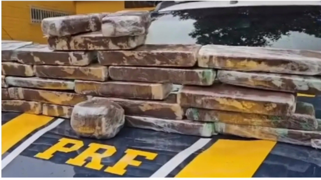 Casal é preso com mais de 23 kg de drogas durante abordagem na BR-262, em Manhuaçu