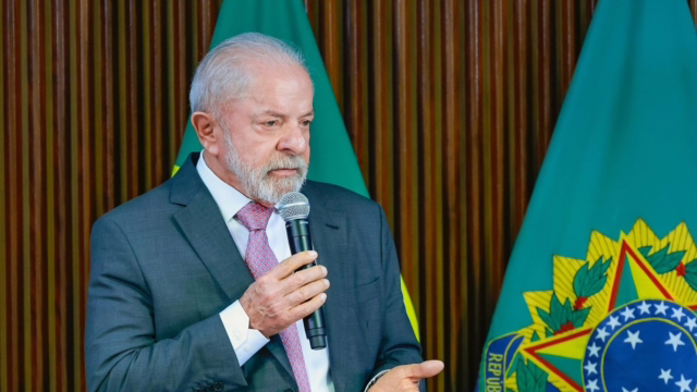 Lula diz que caso Banco Master e atuação de esposa de Moraes prejudicam imagem do STF