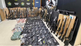Polícia Civil apreende 160 armas e quase 8 mil munições em loja de São Gonçalo