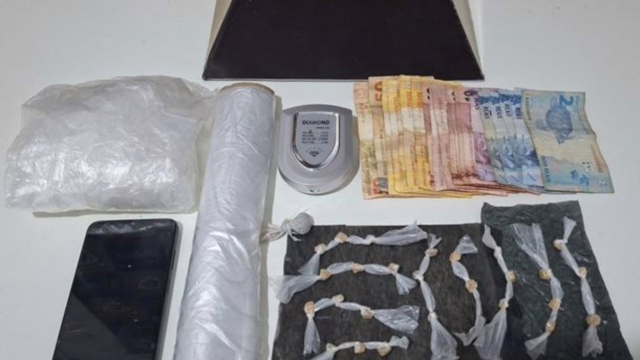 PM prende dois suspeitos de tráfico e apreende 27 pedras de crack em Timóteo