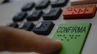 Cadastro eleitoral fecha em 6 de maio; eleitores devem regularizar título para votar