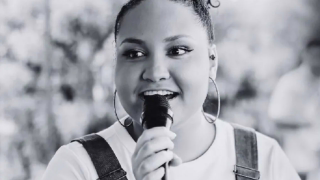 Cantora gospel de 21 anos morre após acidente em brinquedo de parque em Itabirito